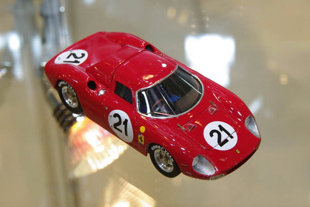 Hot Wheels Elite Ferrari 250LM Sieger 24h Le Mans 1965 in 1 zu 43_PH120201_0393